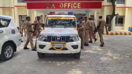 महाराजगंज: सेवानिवृत्त पुलिसकर्मियों को एसपी ने दी भावभीनी विदाई