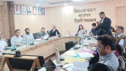 टिहरी: सीडीओ वरुणा अग्रवाल ने विकास भवन में मुख्यमंत्री उद्यमशाला योजना के तहत जिलास्तरीय कार्यशाला का आयोजन किया