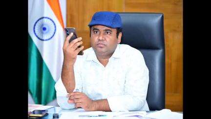 మెదక్: రాజు పిఓ వికాసం పథకంలో ఎంపికైన లక్ష రూపాయల లోపల లబ్ధిదారులకు జూన్2న మంజూరు లబ్ధిదారులకు అందజేయాలి.
జిల్లా కలెక్టర్ రాహుల