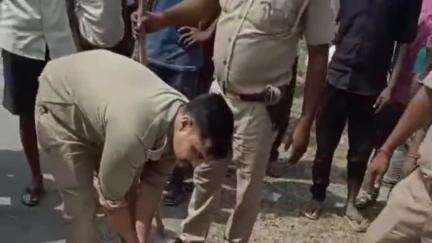 जलालाबाद: गोरा महुआ गाड़ के निकट टैंकर ने बाइक को मारी टक्कर, बाइक सवार किशोर की कुचला हुई मौत, एक गंभीर रूप से घायल