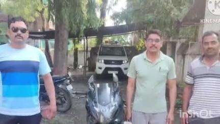 हिंगणघाट: शहरातील माता मंदिर वॉर्ड रोडवर उपविभागीय पोलीस अधिकारी पथकाची दारू वाहतूकी विरोधात कारवाई