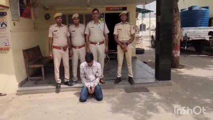 महवा: टिकरी मोड पर हुई लूट का पुलिस ने किया खुलासा, एक आरोपी को किया गिरफ्तार