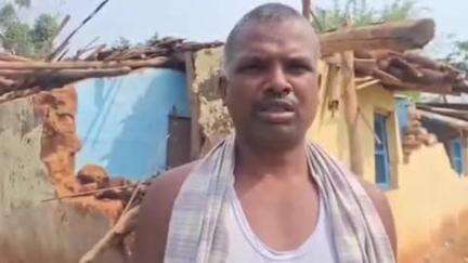 चैनपुर: चैनपुर के बुकमा में जंगली हाथी ने घर और स्कूल को किया क्षतिग्रस्त
