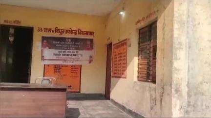 गोला: विधनापार और गोला में 19 ट्रांसफार्मर जलने पर इंजीनियरों पर हुई कार्रवाई, एक्सईएन, एसडीओ और जेई से वसूला जाएगा ₹1.59 लाख