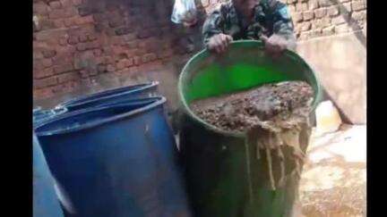 चौपारण: ग्राम वृंदा में उत्पाद विभाग और पुलिस ने 8 हजार किलोग्राम अवैध जावा महुआ नष्ट किया, 200 लीटर महुआ शराब जब्त की