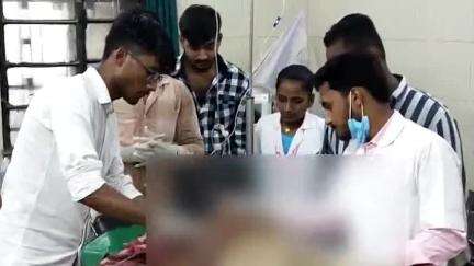 समस्तीपुर: बल्लीपुर गांव में खेत से जेसीबी व ट्रैक्टर ले जाने के विवाद में खेत मालिक का तलवार से काटा गला, खेत मालिक घायल