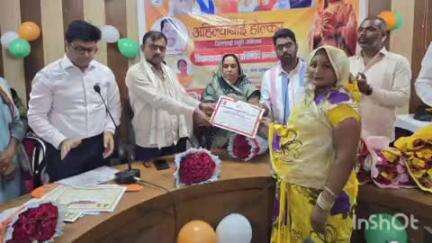 महसी: महसी में अहिल्याबाई होल्कर की जन्म शताब्दी का आयोजन, लाभार्थियों को आवास की चाबी एवं प्रशस्ति पत्र दिया गया
