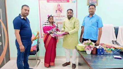 इटवा: बिस्कोहर नगर पंचायत सभागार में अहिल्याबाई होल्कर स्मृति अभियान के तहत महिला सफाई कर्मियों को किया गया सम्मानित