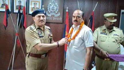शामली: शामली पुलिस लाइन में अग्निशमन अधिकारी सतेन्द्र कुमार को सेवानिवृत्ति पर दी गई भावभीनी विदाई