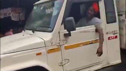 बेरमो: नो पार्किंग में वाहन खड़े करने वालों की अब खैर नहीं, बेरमो पुलिस-प्रशासन करेगा कार्रवाई