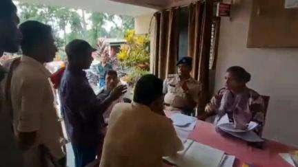 कुमारखंड: कुमारखंड थाना परिसर में जनता दरबार का आयोजन, 5 में से 3 मामलों का हुआ निष्पादन