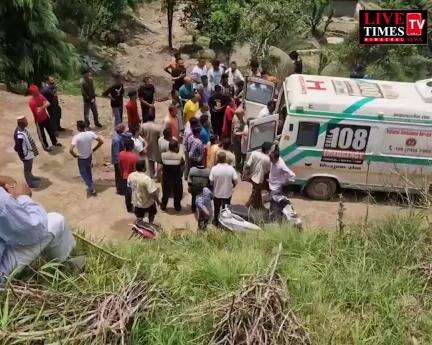 धर्मपुर-मंडी में टाटा सूमो खाई में गिरी, चालक की हुई मौत