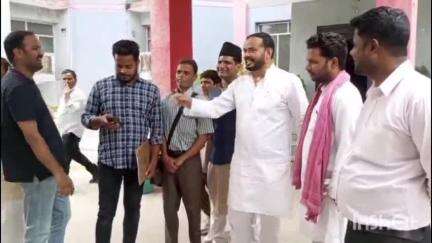 कोल: अलीगढ़,आगामी त्योहार और शहर में हो रही गंदगी,पानी की समस्या को लेकर नगर आयुक्त से मिले बसपा नेता व पार्षदगण #jansamasya