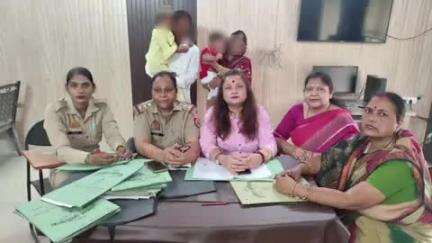 कासगंज: पुलिस कार्यालय में परिवार परामर्श केंद्र की बैठक आयोजित, टीम ने दो जोड़ों को एक साथ रहने के लिए किया राजी