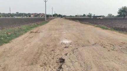 ఆదోని: కపటి గ్రామానికి వెళ్లే రోడ్డుకు మరమ్మత్తు పనులు చేయాలని కోరుతున్నా వాహనదారులు, ప్రజలు  #localissue