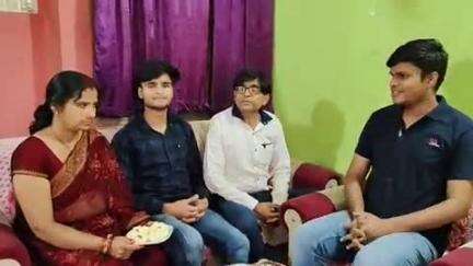 पालकोट: पंपापुर पालकोट कॉलेज का छात्र बना जिला टॉपर, लोगों ने दी बधाई