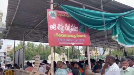 పూతలపట్టు: కాణిపాకం ఆలయంలో శనివారం సెలవు దినం కావడంతో భక్తుల రద్దీ