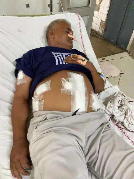 हरियाणा के रोहतक में बाइक सवार लूटेरों ने ड्यूटी पर जा रहे व्यक्ति पर चाकू से किया हमला, ₹100 रुपए लूटे Source: @kaushikdinesh1982