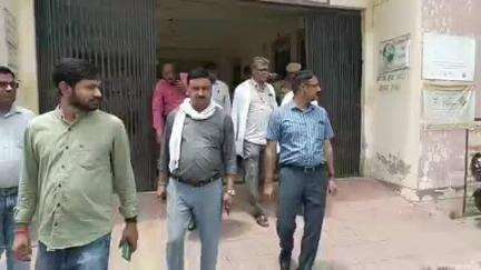 खलीलाबाद: जिलाधिकारी आलोक कुमार ने जिला अस्पताल का किया औचक निरीक्षण, गंदगी देखकर जिम्मेदारों को लगाई फटकार