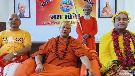 देवघर: देवघर में स्वामी कैलाशनंद गिरि महाराज ने बाबा बैद्यनाथ की पूजा कर प्रेस कॉन्फ्रेंस की