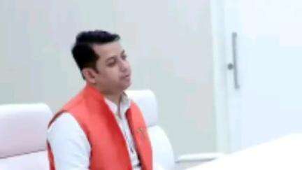 हमीरपुर: सुमेरपुर कस्बे के चेयरमैन ने सीएम योगी से की मुलाकात, इलाके में सीएचसी व स्टेडियम समेत कई चीजों की रखी मांग