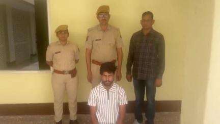 रावतसर: पल्लू पुलिस ने 234 पव्वे अवैध देशी शराब के साथ एक युवक को किया गिरफ्तार, बाइक भी की ज़ब्त