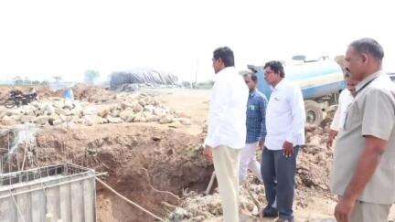 బనగానపల్లె పాణ్యం రోడ్డులో నిర్మిస్తున్న బ్రిడ్జి నిర్మాణ పనులను తనిఖీ చేసిన మంత్రి బీసీ జనార్దన్ రెడ్డి
