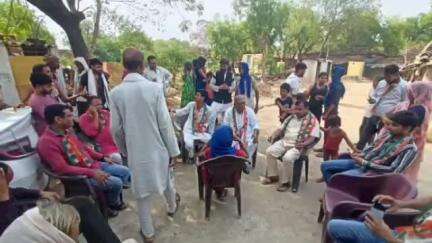 मौदहा: सिजवाही में कांग्रेस के प्रतिनिधिमंडल ने पीड़ितों से मुलाकात की, आरोपियों की गिरफ्तारी न होने पर धरना प्रदर्शन की चेतावनी दी