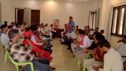 कन्नौज: राजमाता अहिल्याबाई होल्कर की जयंती पर सपा कार्यालय में आयोजित हुआ कार्यक्रम, सपा जिलाध्यक्ष समेत कार्यकर्ता हुए शामिल