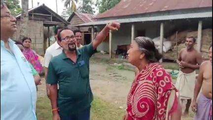 দিনহাটা ১: ভেটাগুড়ির উত্তরপাড়ায় মাঝেমধ্যেই হচ্ছে গরু চুরি! অভিযোগ পেয়ে দিনহাটা থানার আইসিকে ফোন মন্ত্রী উদয়ন গুহর