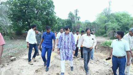 ଓରିଏଣ୍ଟ: ପାକେଲପଡ଼ା ଗ୍ରାମ ପଞ୍ଚାୟତ ଗସ୍ତ କଲେ ବିଧାୟକ ଟଙ୍କଧର ତ୍ରିପାଠୀ