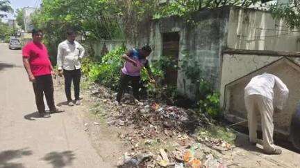 परभणी: पब्लिक ॲपच्या बातम्यांची दखल, शहरात नालीसफाईच्या कामाला सुरुवात #jansamasya
