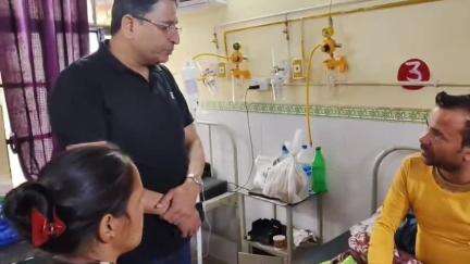 गुमदेश:लोहाघाट के खीड़ी में बारात के खाने से फूड प्वाइजनिंग 60 से अधिक लोग बीमार। कई लोग अस्पताल में भर्ती।