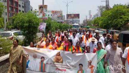 కరీంనగర్: మహారాణి అహల్యబాయి హోల్కర్ జయంతిని పురస్కరించుకొని కరీంనగర్ లో బిజెపి ఆధ్వర్యంలో భారీ ర్యాలీ
