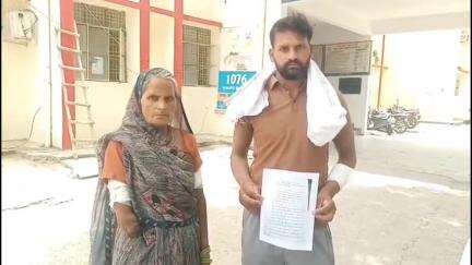 गोवर्धन: गांव सोन में ताऊ ने खेत जोतकर निकाला रास्ता, राजनीतिक रसूख के चलते पीड़ितों की नहीं हो रही सुनवाई