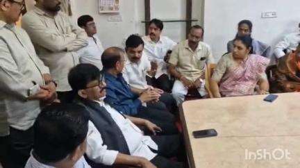 जळगाव: शिवसेना ठाकरे गटाचे खासदार संजय राऊत यांच्या उपस्थितीत अजिंठा विश्रामगुळ येथे बैठकीचे आयोजन