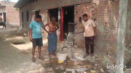 उन्नाव: सिंघूपुर गांव में इंडिया मार्का हैंडपम्प से निकल रहा फ्लोराइड युक्त गंदा पानी पीने मजबूर गांव के लोग #jansamasya