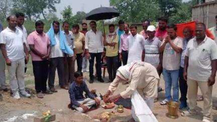 डोमचांच: डोमचांच जे खरखार में खरखार कुंजेश्वर धाम मंदिर तोरण द्वार की आधारशिला रखी गई