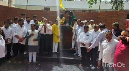 नाशिक: नाशिकरोड येथील पुण्यश्लोक अहिल्यादेवी होळकर यांच्या स्मारकास जयंती निमित्त दिवसभर मान्यवरांनी भेट देऊन केले अभिवादन