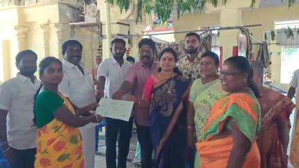 மதுராந்தகம்: அருங்குணம் பகுதியில் நீண்ட நாள் போராட்டத்திற்கு பிறகு இருளர் இன மக்களுக்கு கிடைத்த பட்டாவுடன் வீட்டுமனை