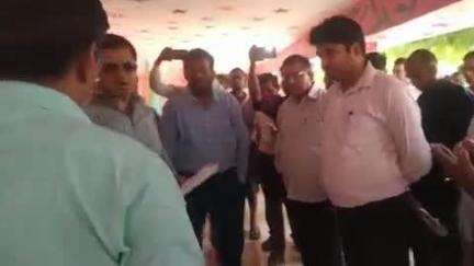 अमृतपुर: अमृतपुर पूर्व माध्यमिक विद्यालय का ताला ना खुलने पर विशेष सचिव ने खंड शिक्षा अधिकारी को लगाई फटकार