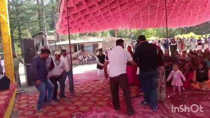 ठियोग: ठियोग के गड़ाकुफर में जठेजों मेले के दौरान हजारों लोग रहे मौजूद, लोक संपर्क विभाग के कलाकारों ने दी अपनी प्रस्तुति