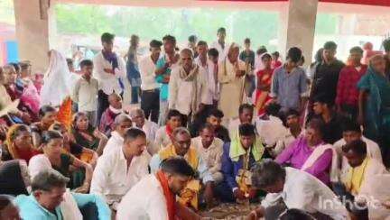 पांडू: चेगौना धाम परिसर में पर्यावरणविद डॉ कौशल किशोर द्वारा अनाथ कन्याओं का कन्यादान