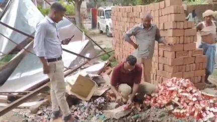 बख्तियारपुर: सालिमपुर थाना परिसर में अंचल अधिकारी की मौजूदगी में 250 लीटर शराब की गई विनष्ट