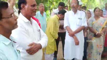 জামালপুর: শহীদ তৃণমূল নেতা ফিরদৌস রহমানের শহীদ বেদীতে মাল্যদান করে শ্রদ্ধা নিবেদন বিধায়ক সহ ব্লক তৃণমূল নেতৃত্বের জারগ্রামে