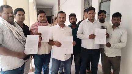 बेल्थरा रोड: बिजली विभाग की नई कंपनी ने रिश्वत न देने पर बेल्थरारोड के 18 मीटर रीडरों को निकाला, SDM को सौंपा ज्ञापन #jansamasya