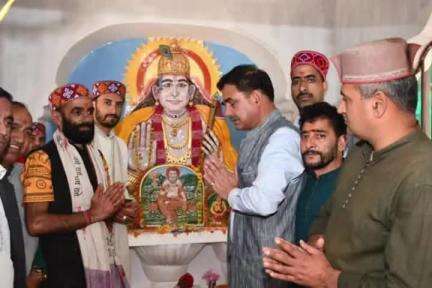 दाड़लाघाट: ग्राम पंचायत सरयांज के दूधल पुखर मंदिर में हुआ मूर्ति स्थापना समारोह, विधायक संजय अवस्थी रहे विशेष रूप से उपस्थित