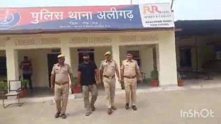 उनियारा: अलीगढ़ पुलिस ने हत्या के मामले में एक साल से फरार आरोपी को जोहड़ा से किया गिरफ्तार