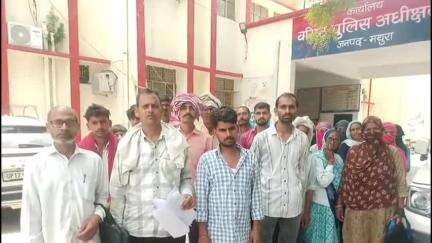 मथुरा: फालेन गांव: प्लॉट के रास्ते पर दबंगों का कब्जा रो रो कर पीड़ित ने बताया वाक्या #jansamasya