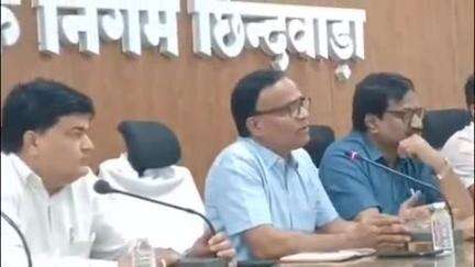 छिंदवाड़ा नगर: नगर निगम सभा कक्ष में शहर को अतिक्रमण मुक्त बनाने के लिए पत्रकार, जनप्रतिनिधि व अधिकारियों की बैठक